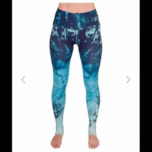 Size M fountain of youth springs Waterlust legging